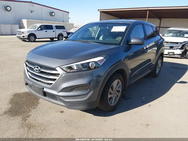 KM8J23A45HU438773 2017 HYUNDAI TUCSON - Image 2