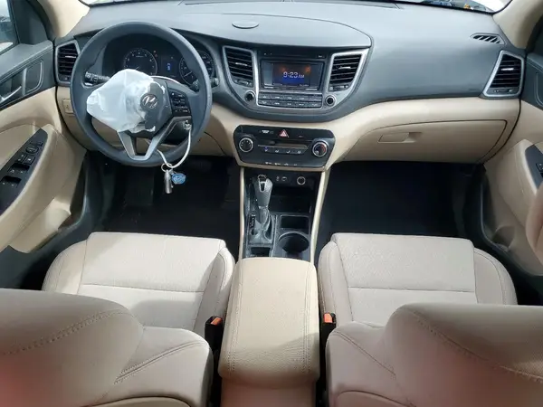 KM8J23A45HU470042 2017 HYUNDAI TUCSON - Image 8