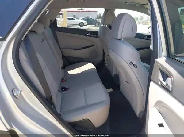 KM8J23A45HU541269 2017 HYUNDAI TUCSON - Image 8