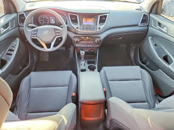 KM8J23A45HU566060 2017 HYUNDAI TUCSON - Image 8