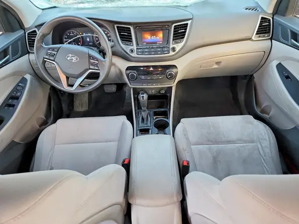 KM8J23A45HU566415 2017 HYUNDAI TUCSON - Image 8