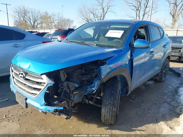 KM8J23A45HU575826 2017 HYUNDAI TUCSON - Image 2