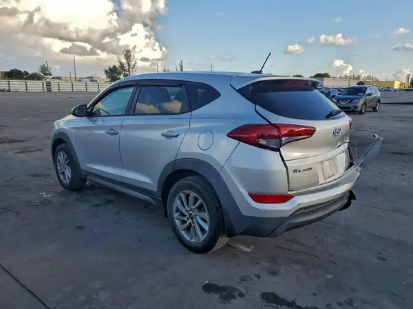 KM8J23A45HU579763 2017 HYUNDAI TUCSON - Image 2
