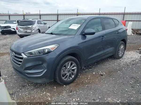 KM8J23A45HU593761 2017 HYUNDAI TUCSON - Image 2