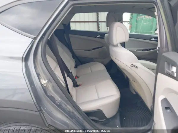 KM8J23A45HU593761 2017 HYUNDAI TUCSON - Image 8