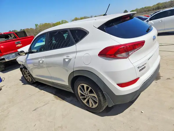 KM8J23A45JU620074 2018 HYUNDAI TUCSON - Image 2