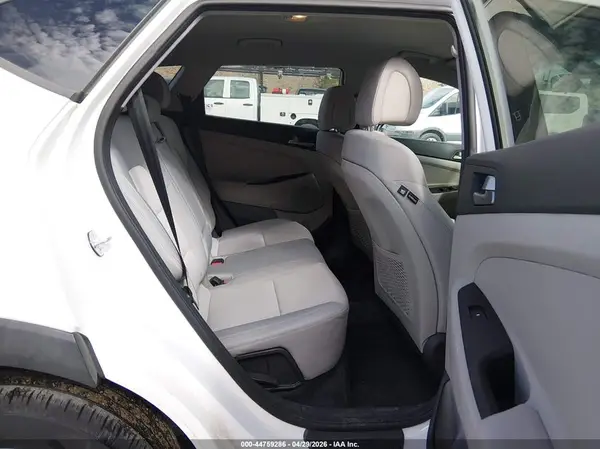 KM8J23A45JU651440 2018 HYUNDAI TUCSON - Image 8
