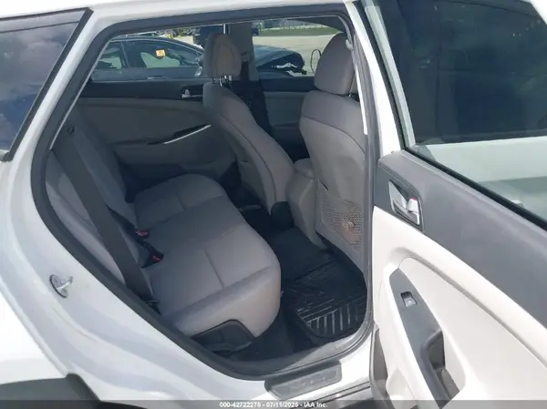 KM8J23A45JU727092 2018 HYUNDAI TUCSON - Image 8