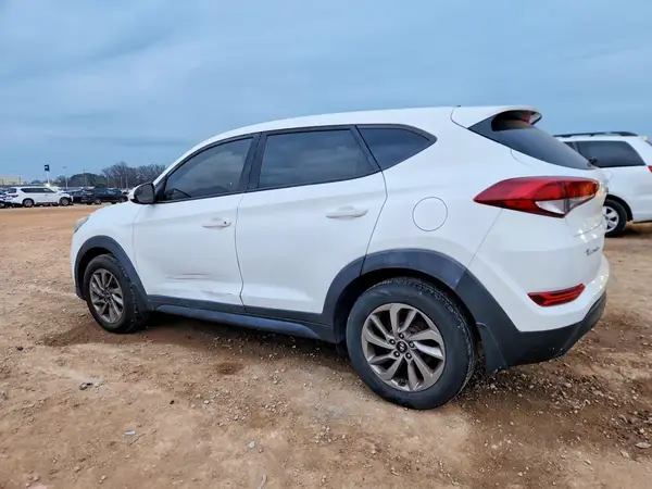KM8J23A45JU727870 2018 HYUNDAI TUCSON - Image 2