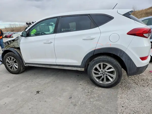 KM8J23A45JU758519 2018 HYUNDAI TUCSON - Image 2