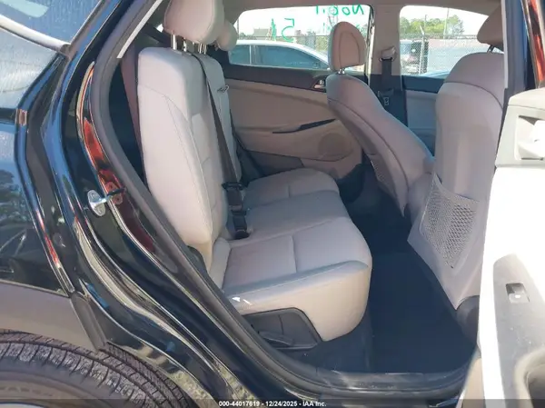 KM8J23A45JU783761 2018 HYUNDAI TUCSON - Image 8