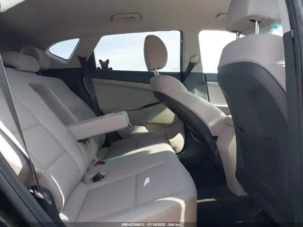 KM8J23A45KU968670 2019 HYUNDAI TUCSON - Image 8