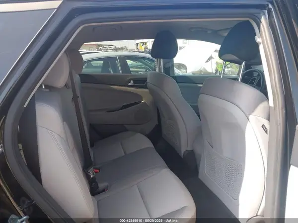 KM8J23A46GU125424 2016 HYUNDAI TUCSON - Image 8