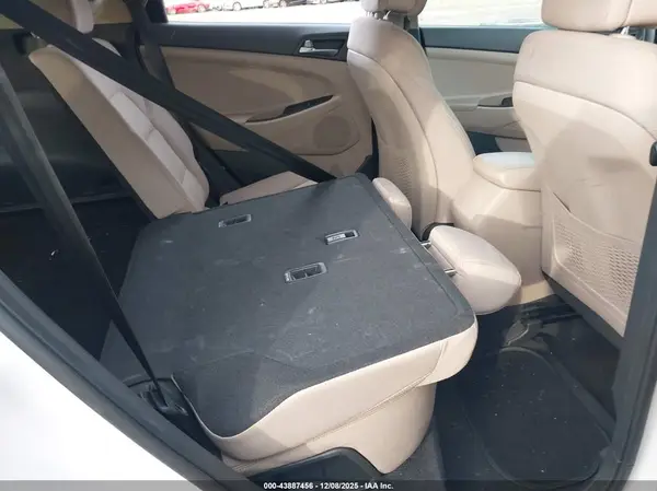 KM8J23A46HU266608 2017 HYUNDAI TUCSON - Image 8