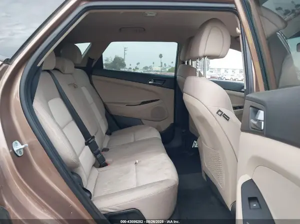KM8J23A46HU313958 2017 HYUNDAI TUCSON - Image 8