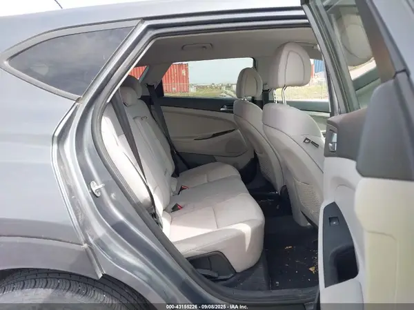 KM8J23A46HU329206 2017 HYUNDAI TUCSON - Image 8