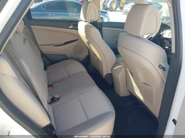 KM8J23A46HU351836 2017 HYUNDAI TUCSON - Image 8