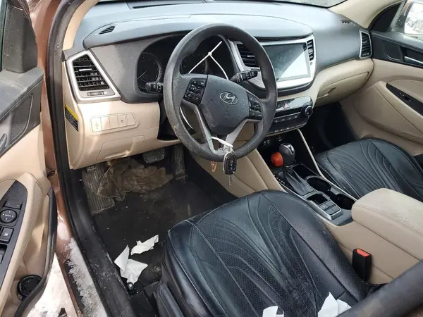 KM8J23A46HU438264 2017 HYUNDAI TUCSON - Image 8
