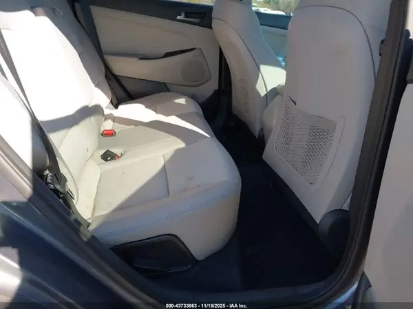 KM8J23A46HU447420 2017 HYUNDAI TUCSON - Image 8