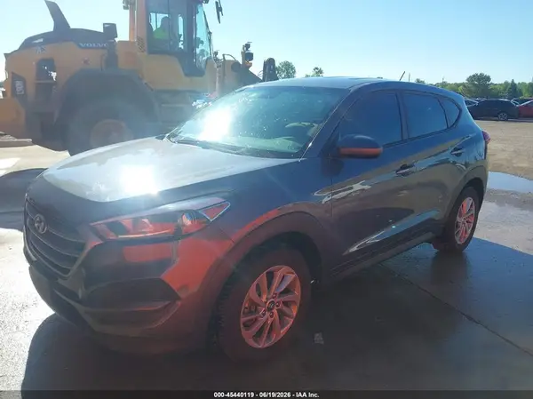 KM8J23A46JU655366 2018 HYUNDAI TUCSON - Image 2