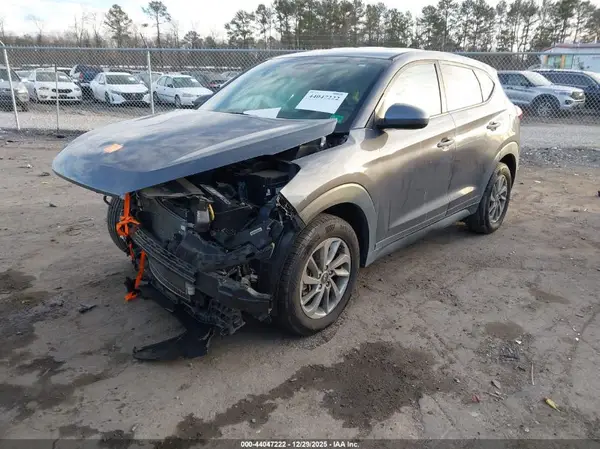 KM8J23A46JU801961 2018 HYUNDAI TUCSON - Image 2