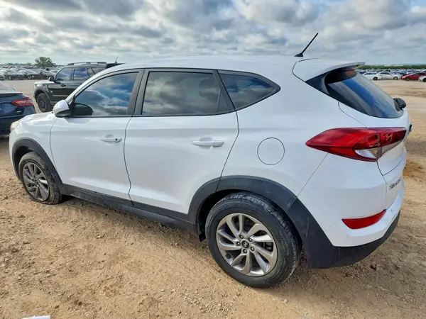 KM8J23A46JU821434 2018 HYUNDAI TUCSON - Image 2