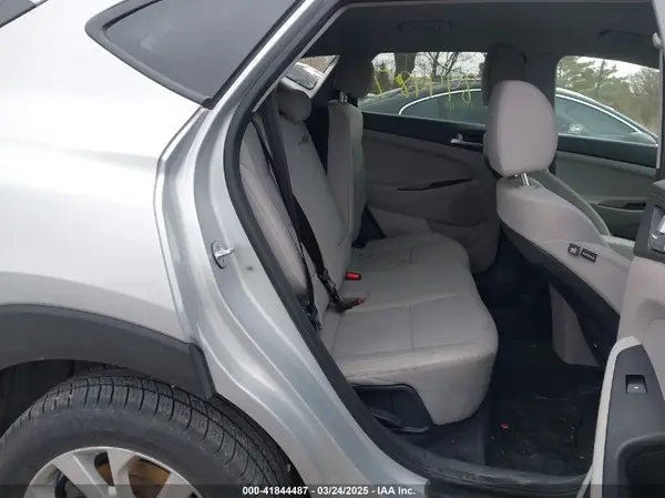 KM8J23A46KU902032 2019 HYUNDAI TUCSON - Image 8