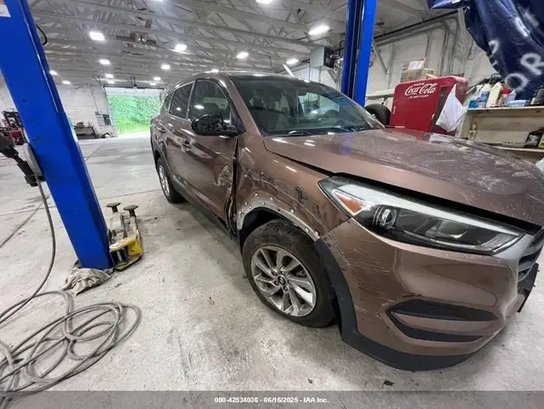 KM8J23A47HU268187 2017 HYUNDAI TUCSON - Image 1