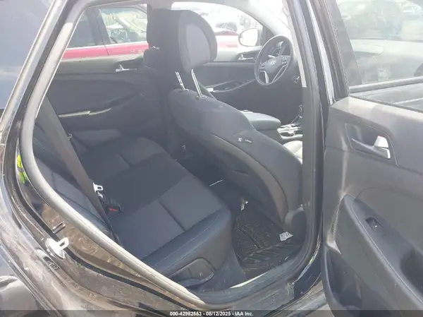 KM8J23A47HU280162 2017 HYUNDAI TUCSON - Image 8