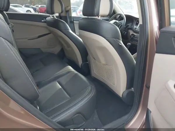 KM8J23A47HU289363 2017 HYUNDAI TUCSON - Image 8