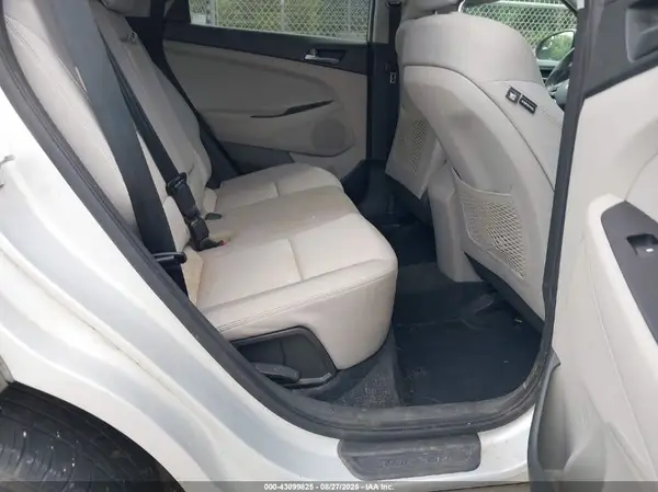KM8J23A47HU357550 2017 HYUNDAI TUCSON - Image 8