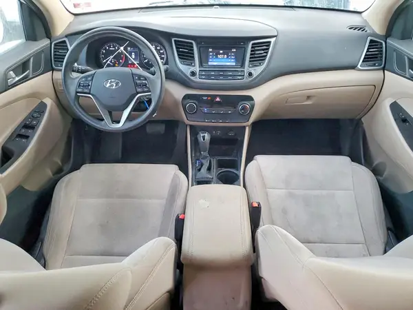 KM8J23A47HU411042 2017 HYUNDAI TUCSON - Image 8