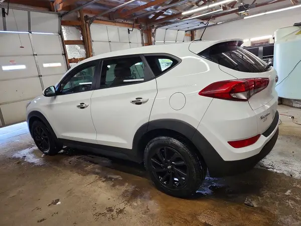 KM8J23A47HU413583 2017 HYUNDAI TUCSON - Image 2
