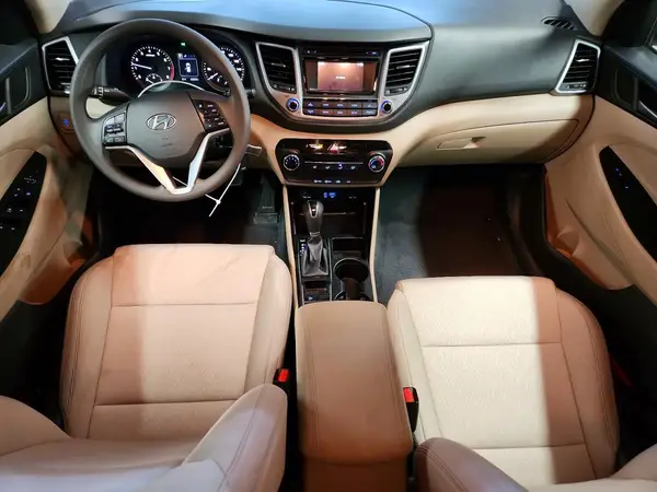 KM8J23A47HU413583 2017 HYUNDAI TUCSON - Image 8