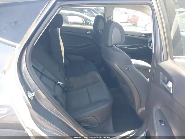 KM8J23A47HU420856 2017 HYUNDAI TUCSON - Image 8