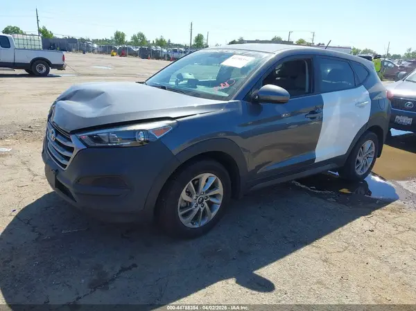 KM8J23A47HU423675 2017 HYUNDAI TUCSON - Image 2