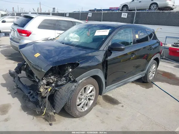 KM8J23A47HU440900 2017 HYUNDAI TUCSON - Image 2