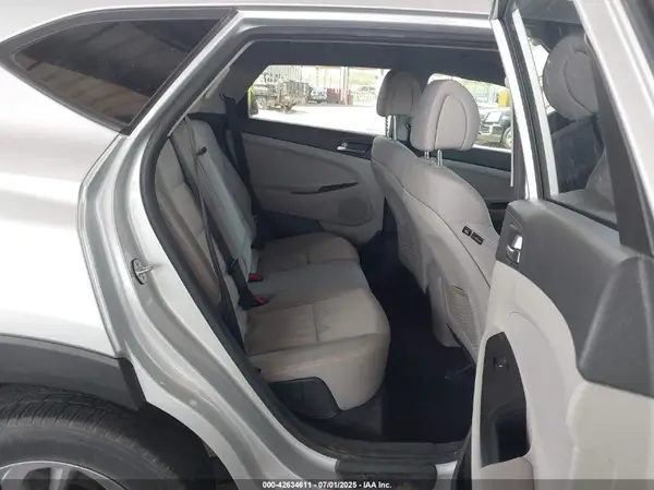 KM8J23A47HU544450 2017 HYUNDAI TUCSON - Image 8