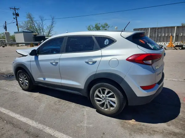 KM8J23A47JU674525 2018 HYUNDAI TUCSON - Image 2