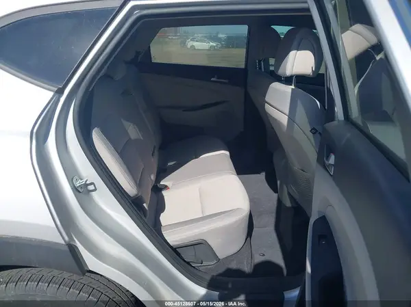 KM8J23A47JU773555 2018 HYUNDAI TUCSON - Image 8