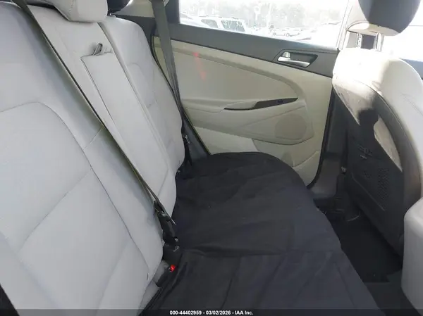 KM8J23A47KU010582 2019 HYUNDAI TUCSON - Image 8