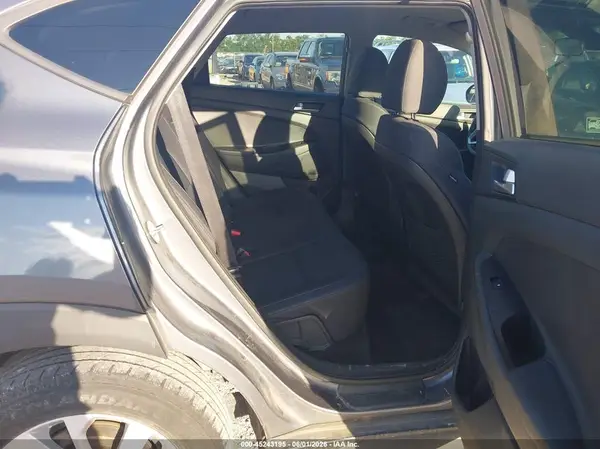KM8J23A47KU885337 2019 HYUNDAI TUCSON - Image 8