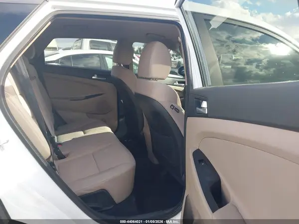 KM8J23A47MU338300 2021 HYUNDAI TUCSON - Image 8