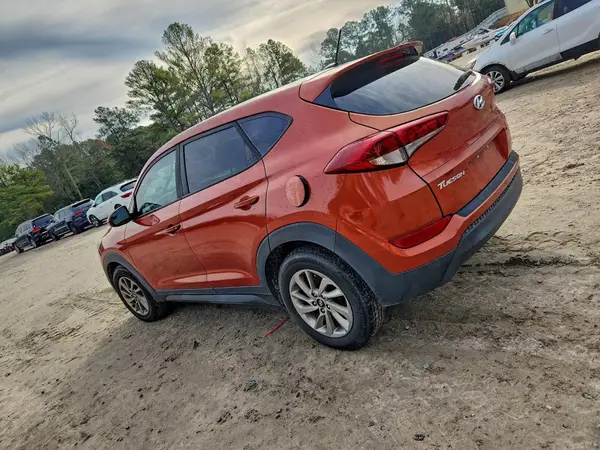 KM8J23A48HU254895 2017 HYUNDAI TUCSON - Image 2