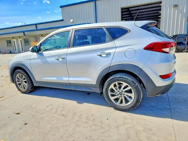 KM8J23A48HU266707 2017 HYUNDAI TUCSON - Image 2