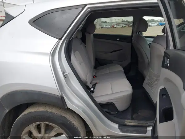 KM8J23A48HU267081 2017 HYUNDAI TUCSON - Image 8