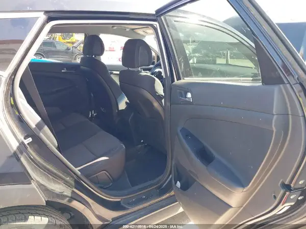 KM8J23A48HU303366 2017 HYUNDAI TUCSON - Image 8