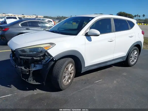 KM8J23A48HU310012 2017 HYUNDAI TUCSON - Image 2