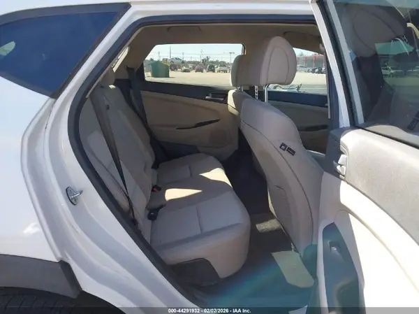 KM8J23A48HU310012 2017 HYUNDAI TUCSON - Image 8