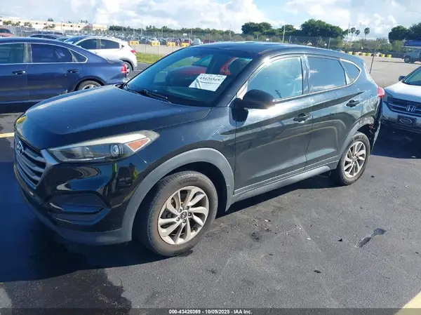 KM8J23A48HU385518 2017 HYUNDAI TUCSON - Image 2